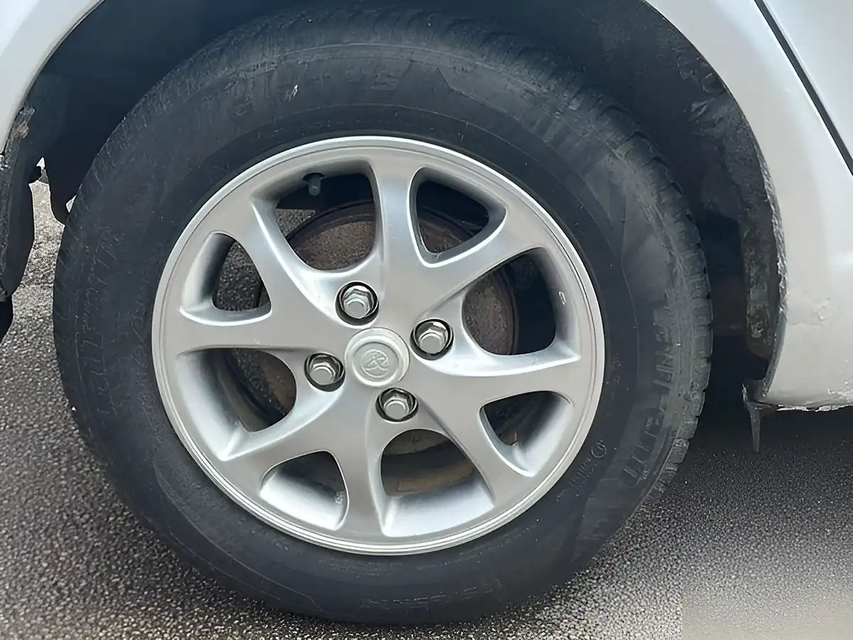 Used 2001 Toyota Yaris Cdx Silver - Interior and Exterior details 20