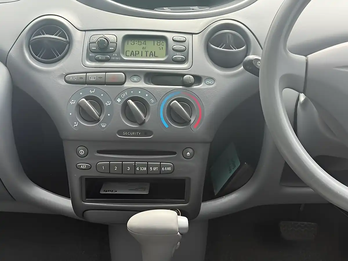 Used 2001 Toyota Yaris Cdx Silver - Interior and Exterior details 9