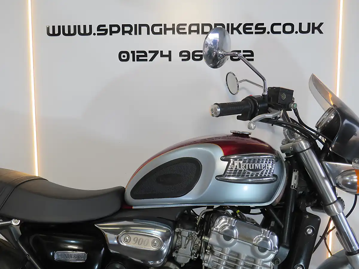 Used 2001 Triumph Thunderbird 900 Red & Silver - Interior and Exterior details 10
