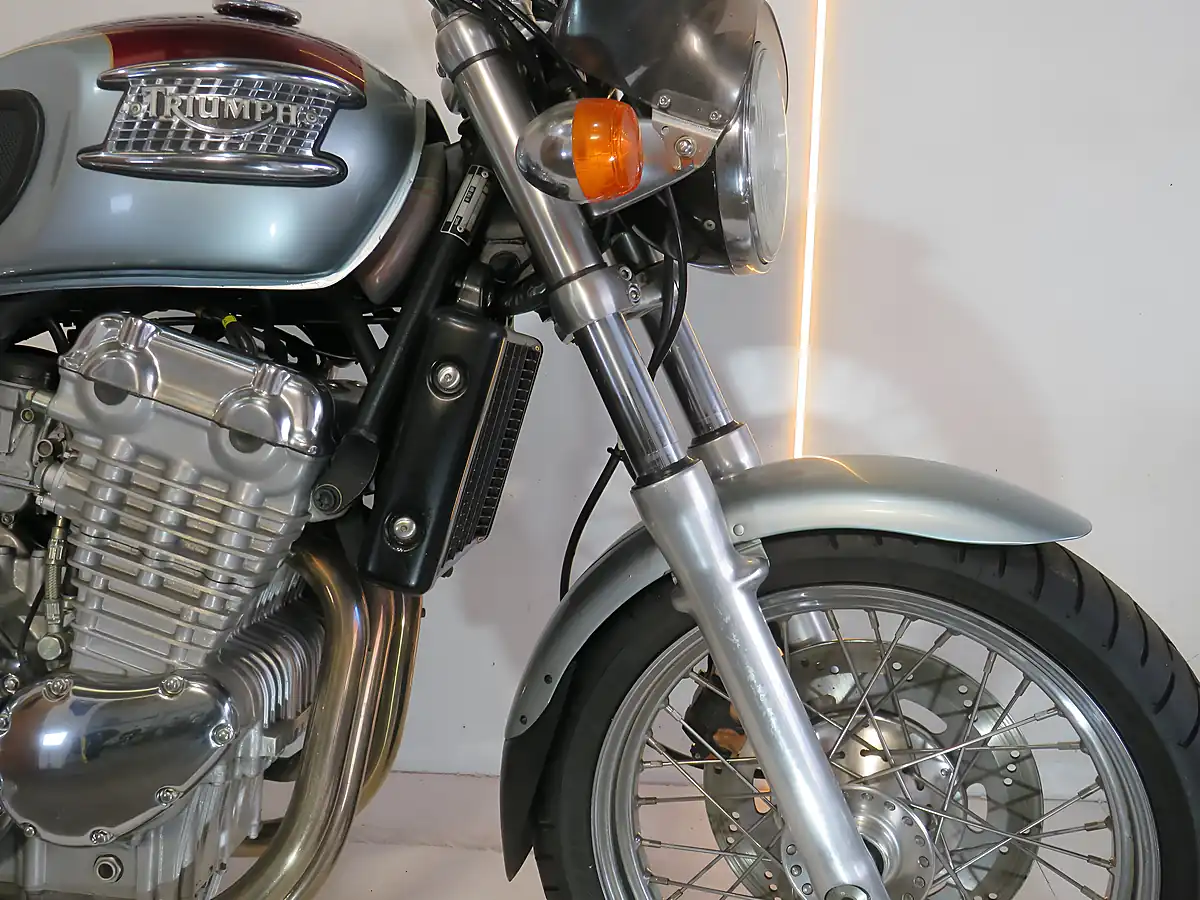Used 2001 Triumph Thunderbird 900 Red & Silver - Interior and Exterior details 13