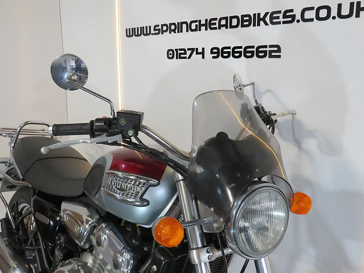 Used 2001 Triumph Thunderbird 900 Red & Silver - Interior and Exterior details 15
