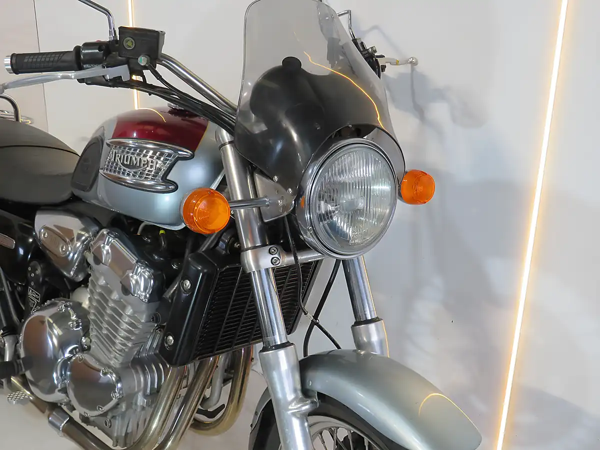 Used 2001 Triumph Thunderbird 900 Red & Silver - Interior and Exterior details 16