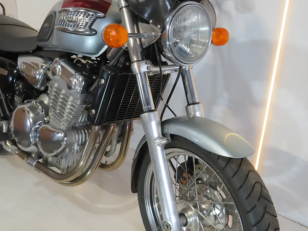Used 2001 Triumph Thunderbird 900 Red & Silver - Interior and Exterior details 17