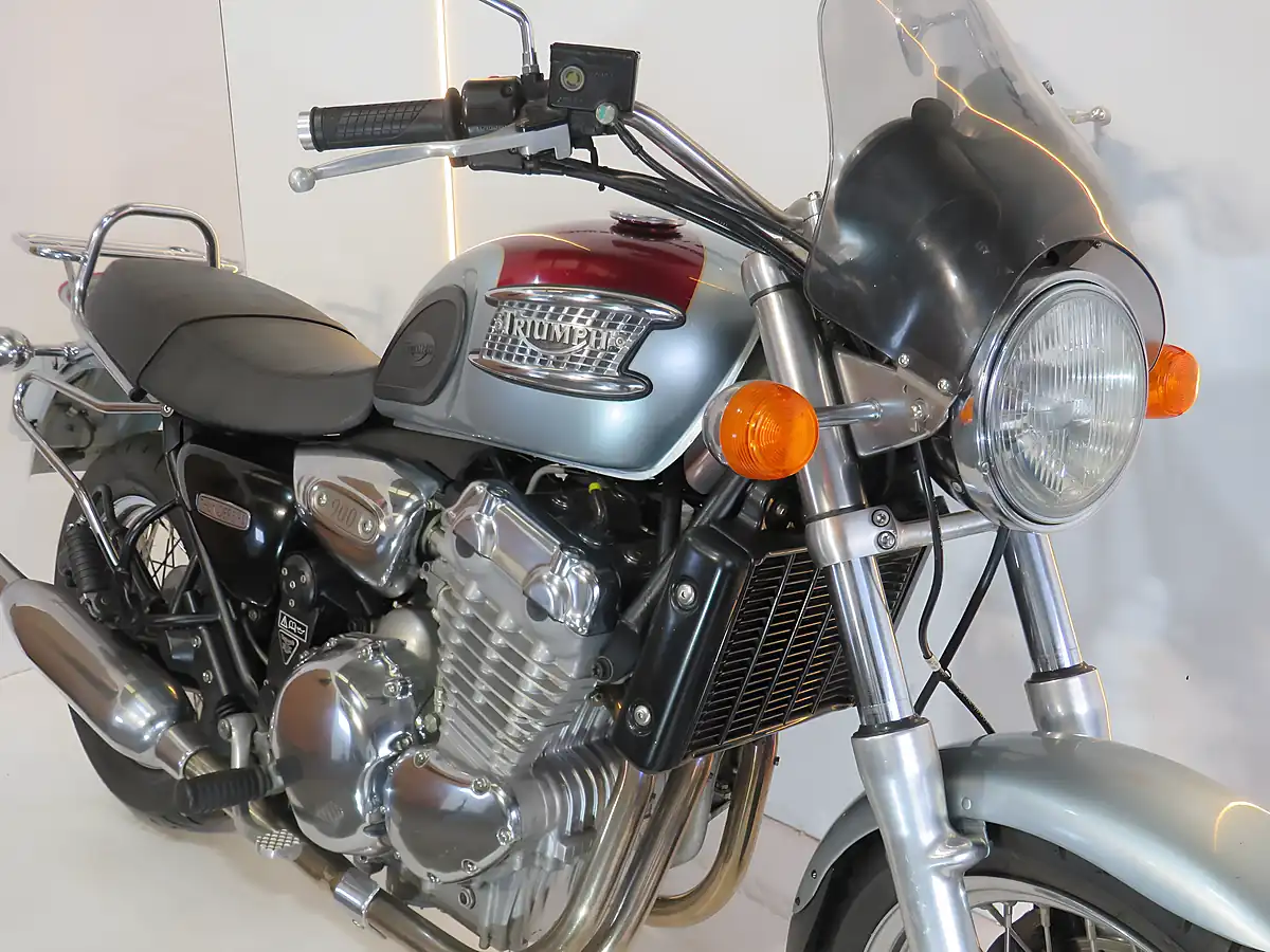 Used 2001 Triumph Thunderbird 900 Red & Silver - Interior and Exterior details 18