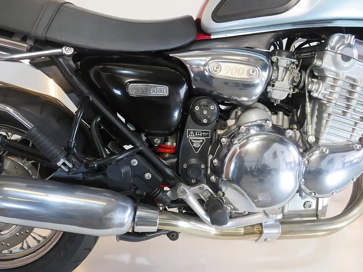 Used 2001 Triumph Thunderbird 900 Red & Silver - Interior and Exterior details 8