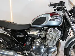 Used 2001 Triumph Thunderbird 900 Red & Silver - Interior and Exterior details 9