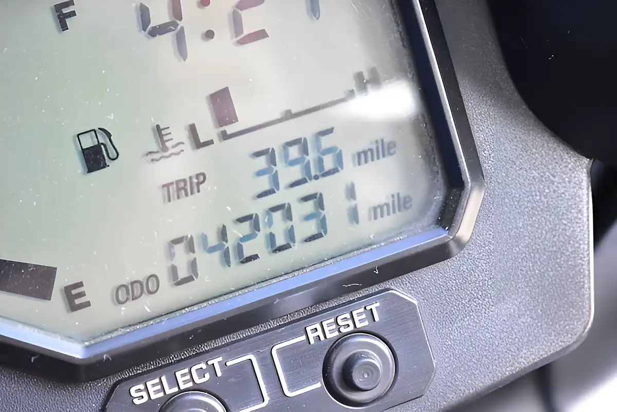 Used 2001 Yamaha FJR1300 Black - Interior and Exterior details 11