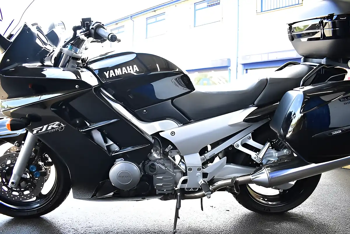 Used 2001 Yamaha FJR1300 Black - Interior and Exterior details 13