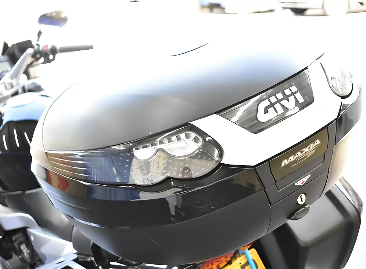 Used 2001 Yamaha FJR1300 Black - Interior and Exterior details 15