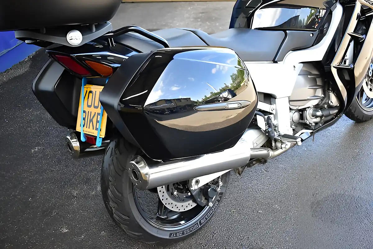Used 2001 Yamaha FJR1300 Black - Interior and Exterior details 16
