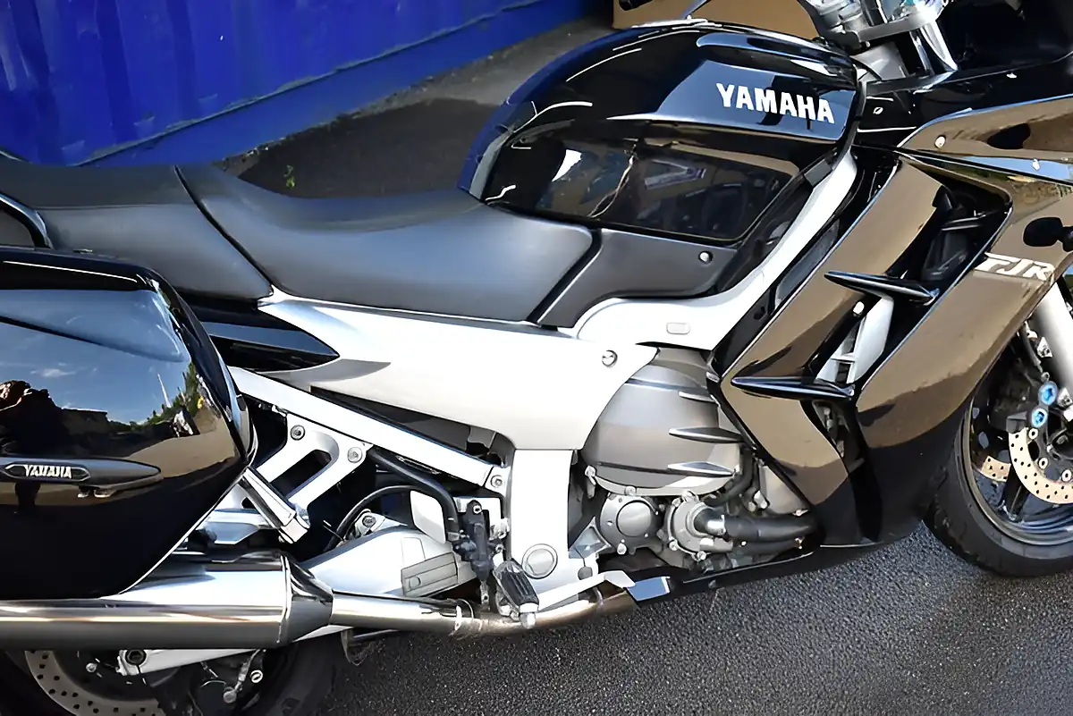 Used 2001 Yamaha FJR1300 Black - Interior and Exterior details 17