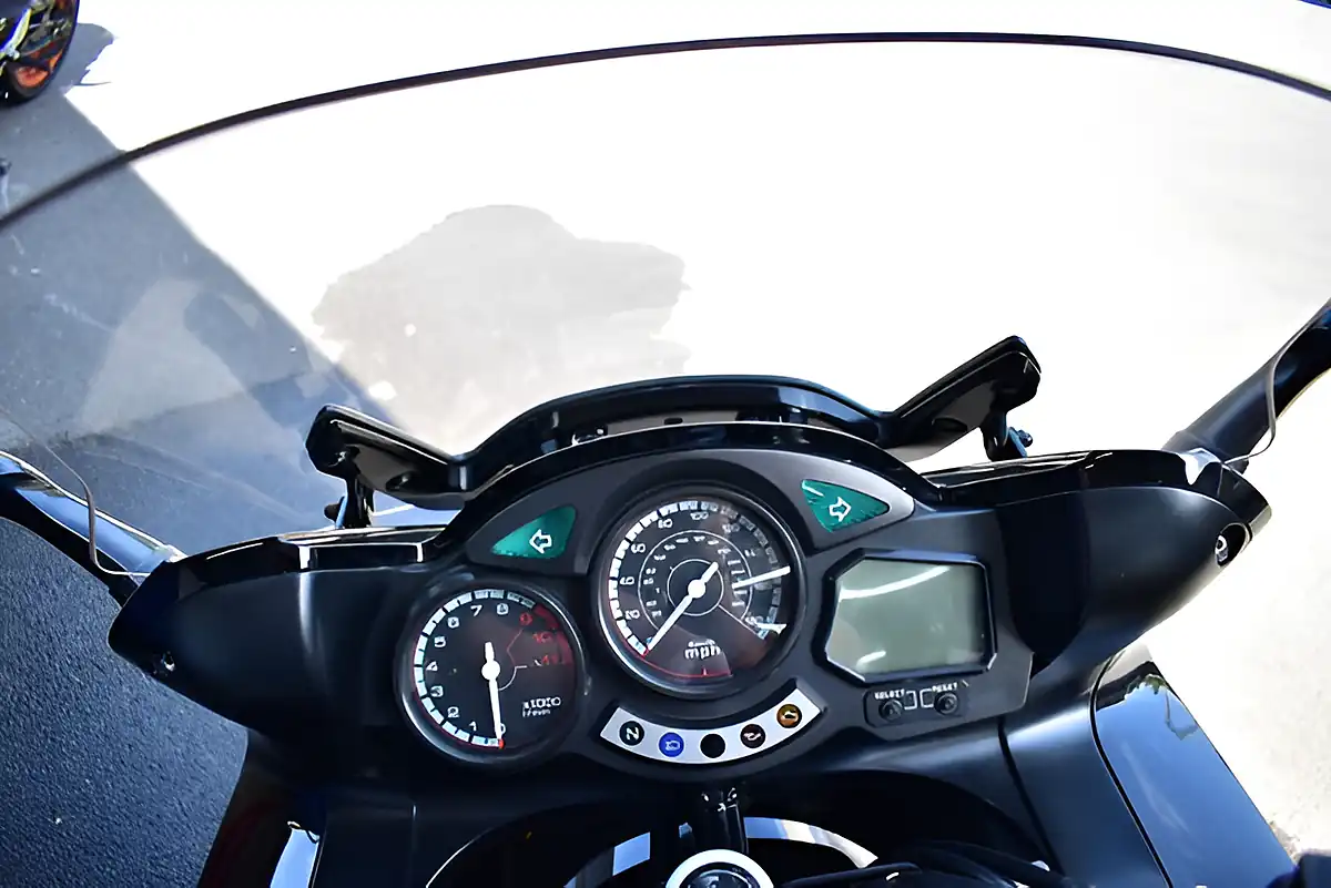Used 2001 Yamaha FJR1300 Black - Interior and Exterior details 18