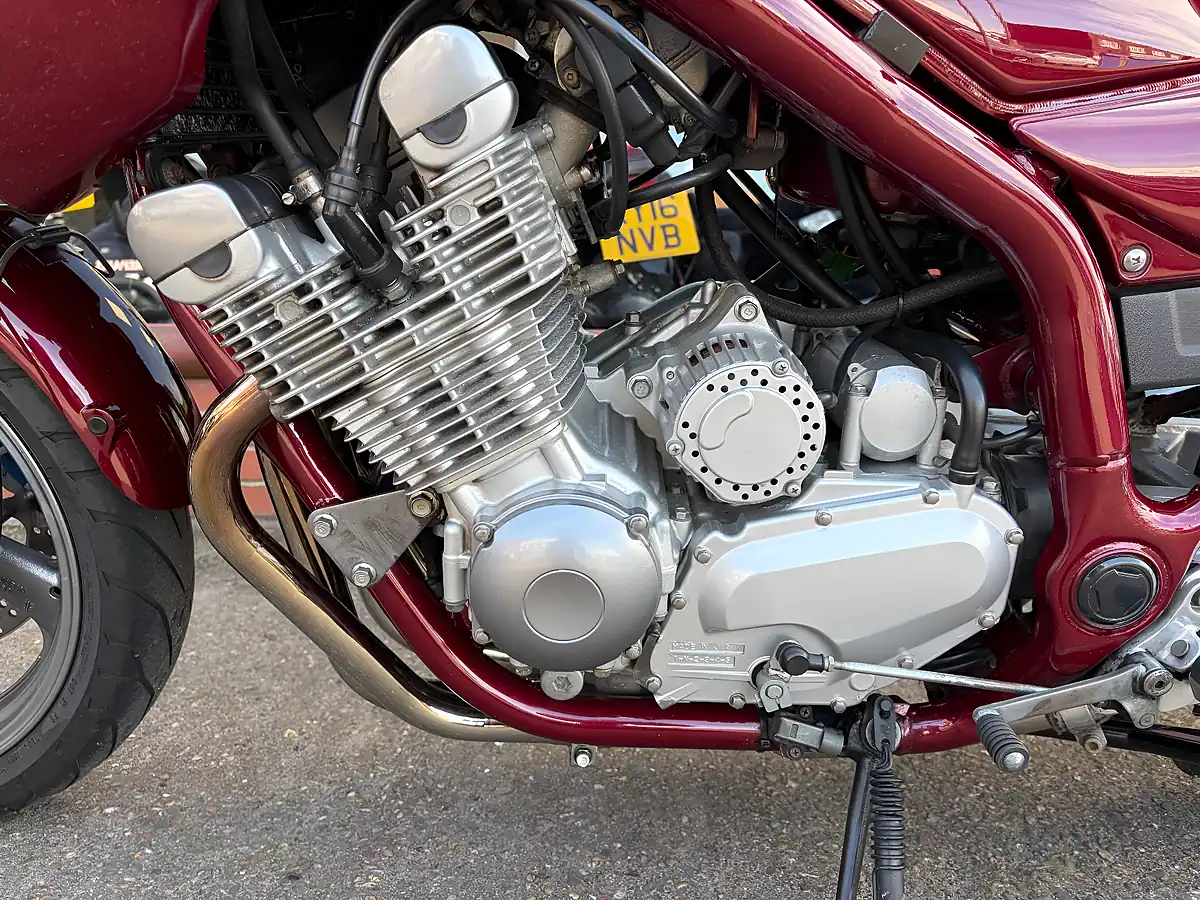 Used 2001 Yamaha XJ900 Diversion - Interior and Exterior details 3