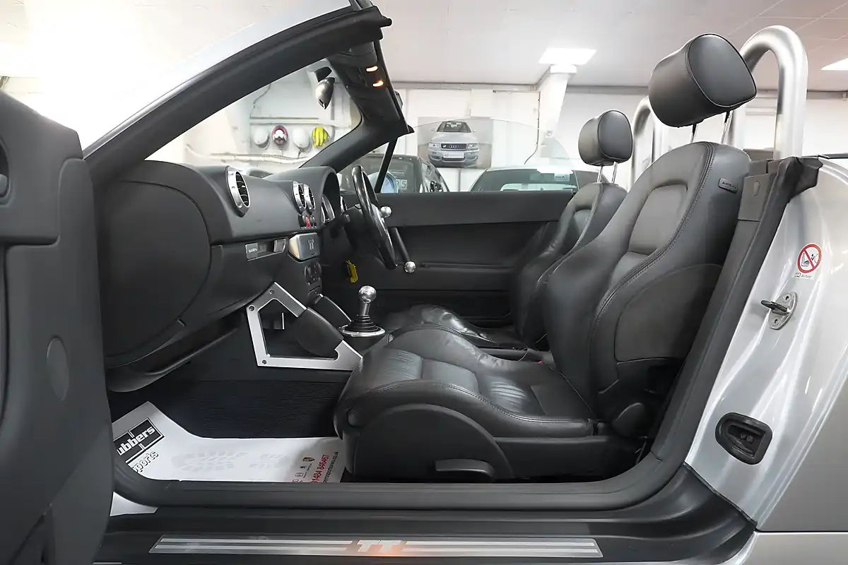Used 2002 Audi Tt Roadster Silver - Interior and Exterior details 10