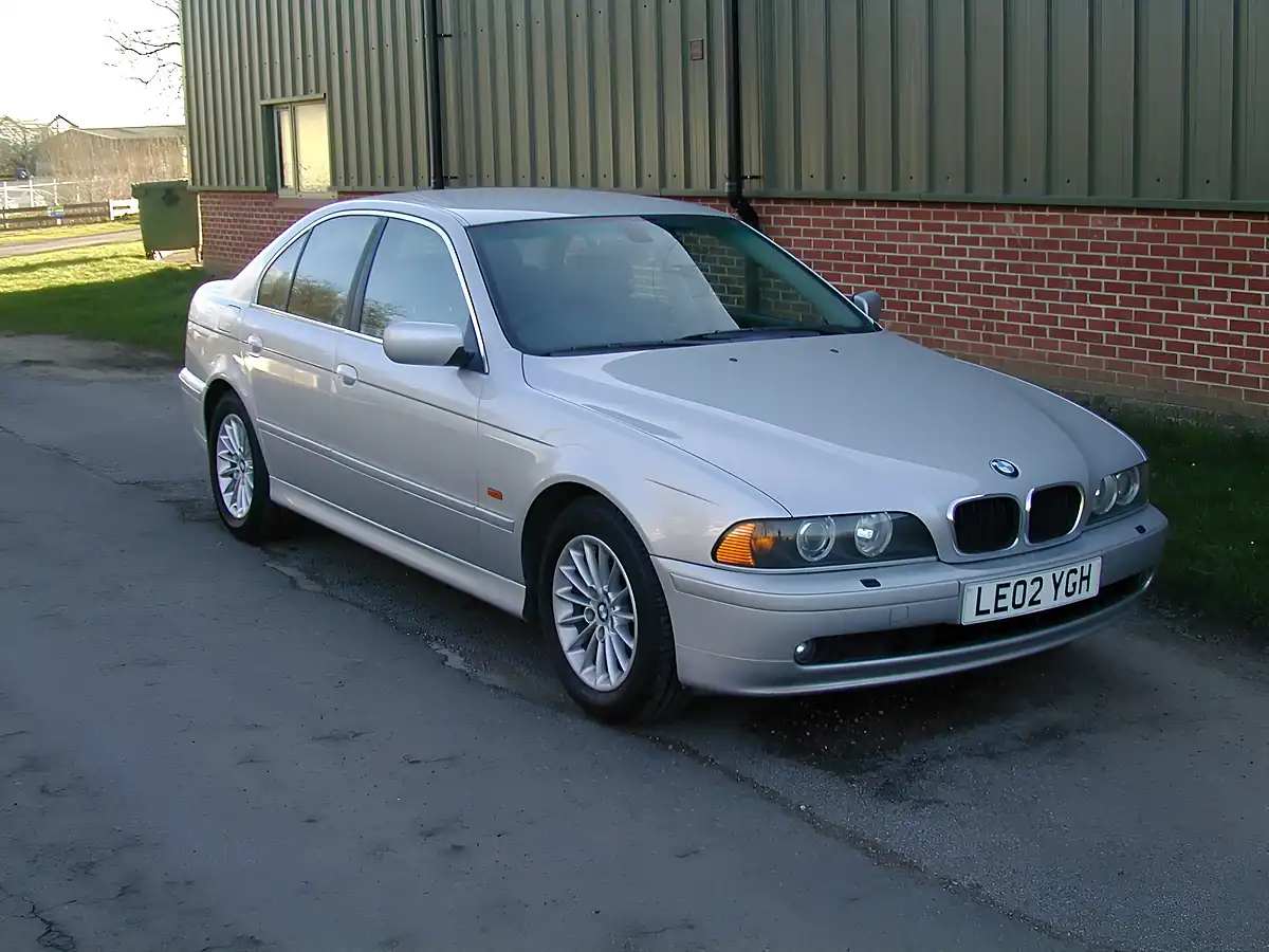 Used 2002 BMW 5 Series 530SE Silver - Front View