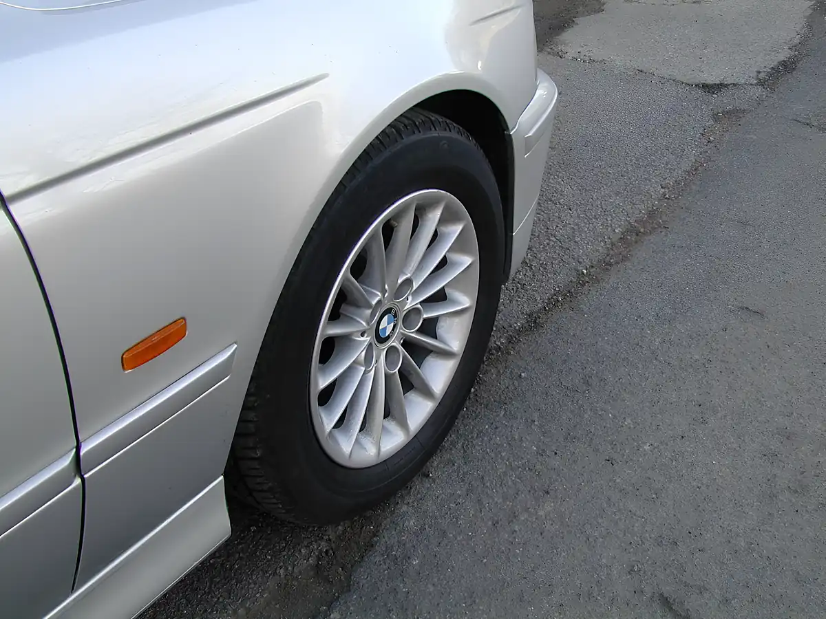 Used 2002 BMW 5 Series 530SE Silver - Interior and Exterior details 10