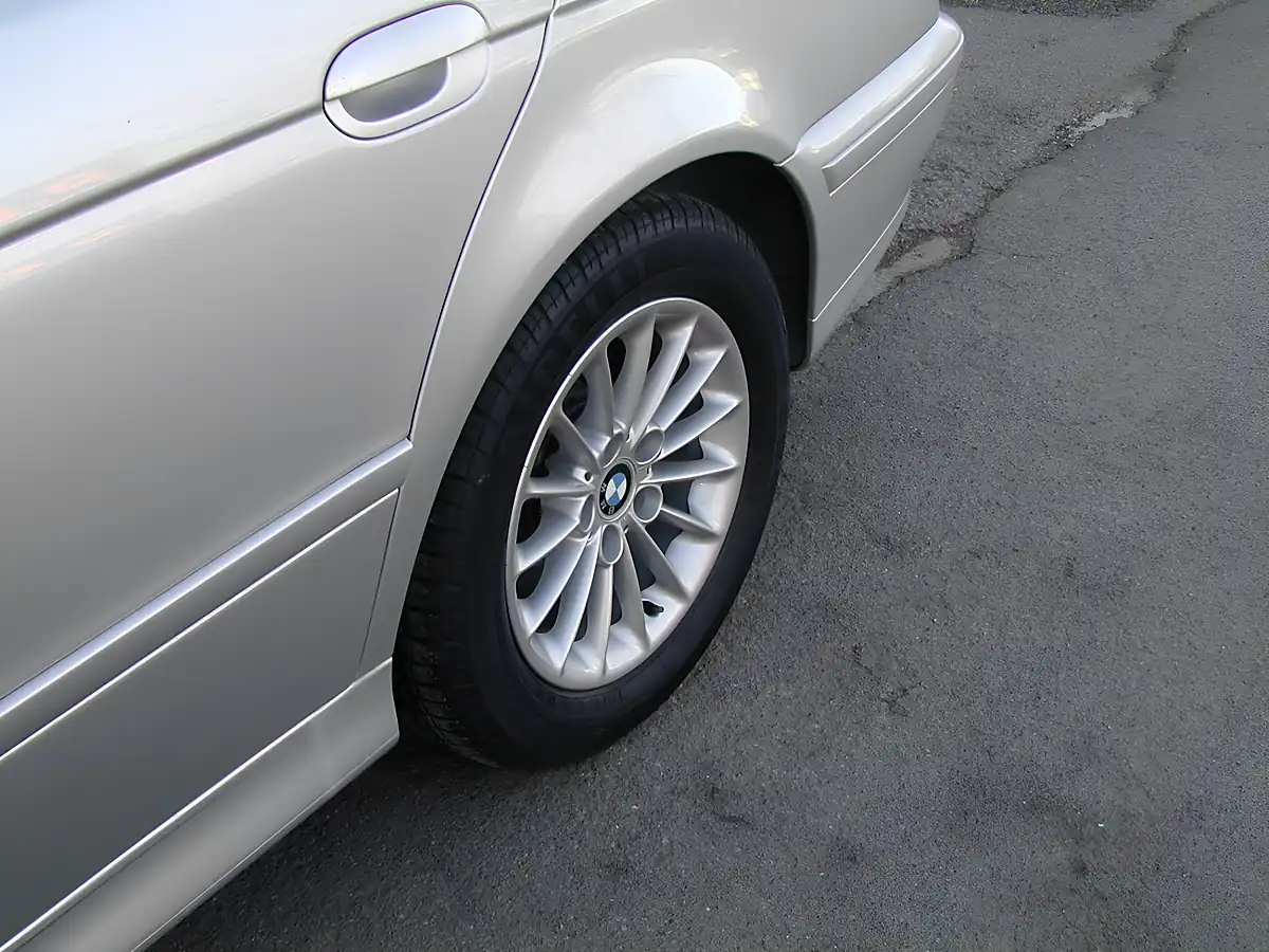 Used 2002 BMW 5 Series 530SE Silver - Interior and Exterior details 12