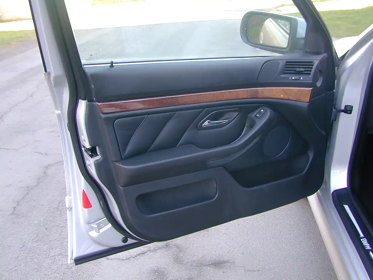 Used 2002 BMW 5 Series 530SE Silver - Interior and Exterior details 13
