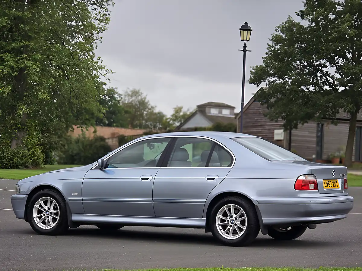 Used 2002 BMW 5 Series Se Blue - Interior and Exterior details 12