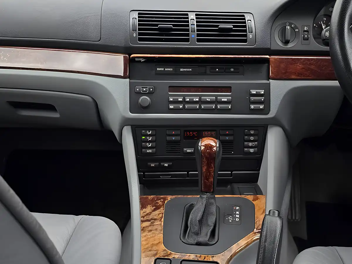 Used 2002 BMW 5 Series Se Blue - Interior and Exterior details 16