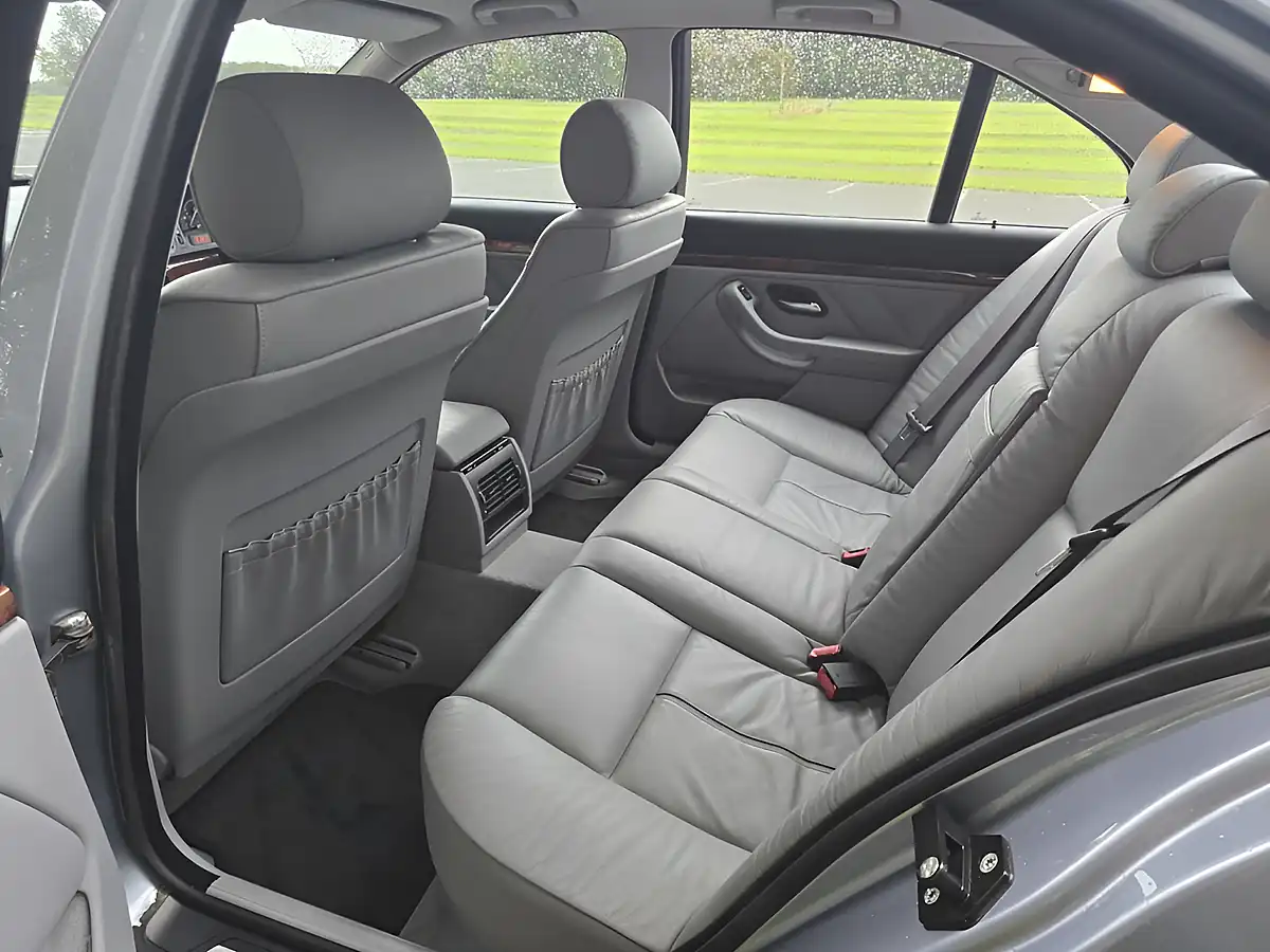 Used 2002 BMW 5 Series Se Blue - Interior and Exterior details 17