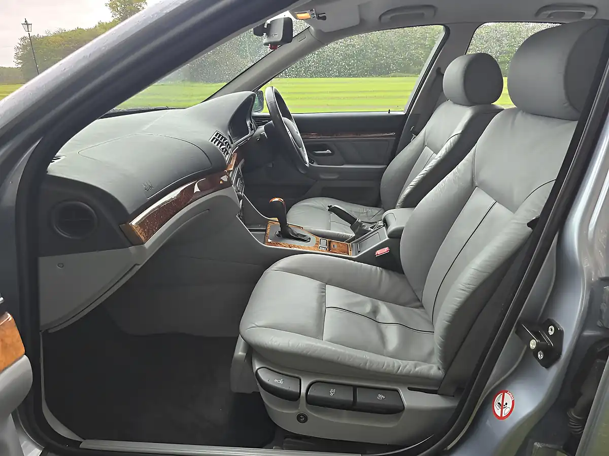 Used 2002 BMW 5 Series Se Blue - Interior and Exterior details 18