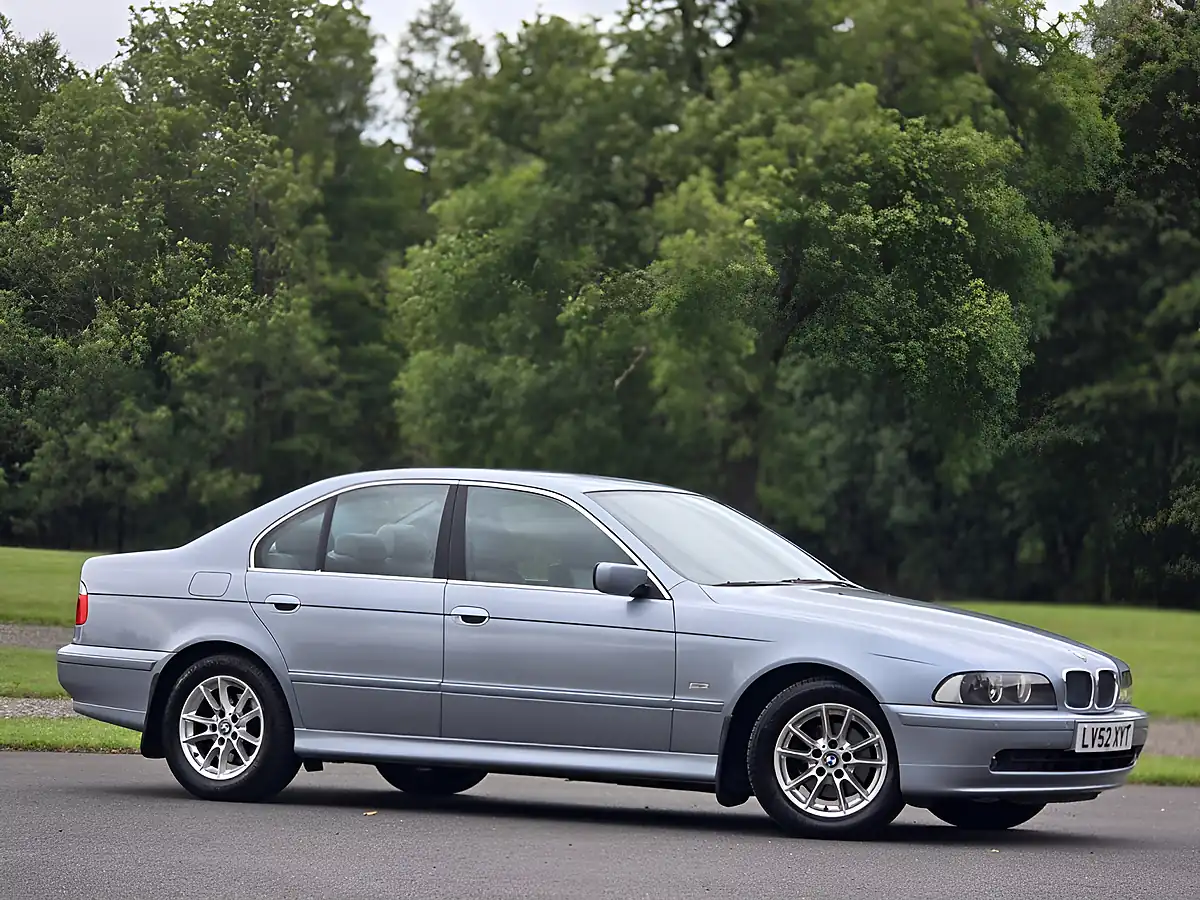 Used 2002 BMW 5 Series Se Blue - Interior and Exterior details 6