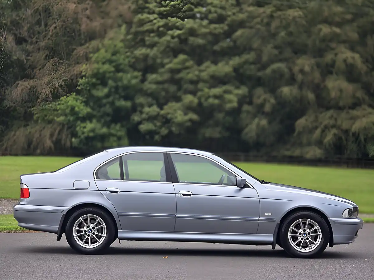 Used 2002 BMW 5 Series Se Blue - Interior and Exterior details 8