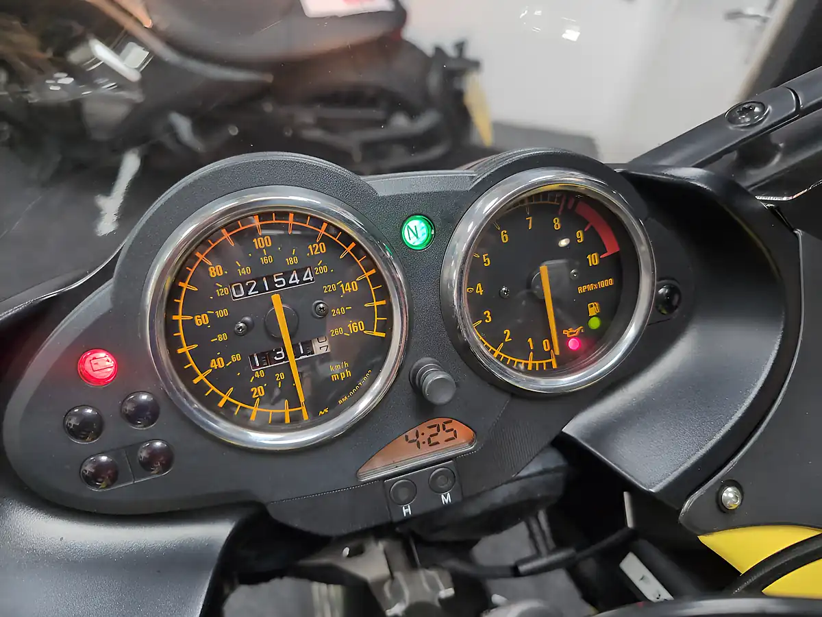 Used 2002 BMW R1100 S Yellow/Black - Interior and Exterior details 15