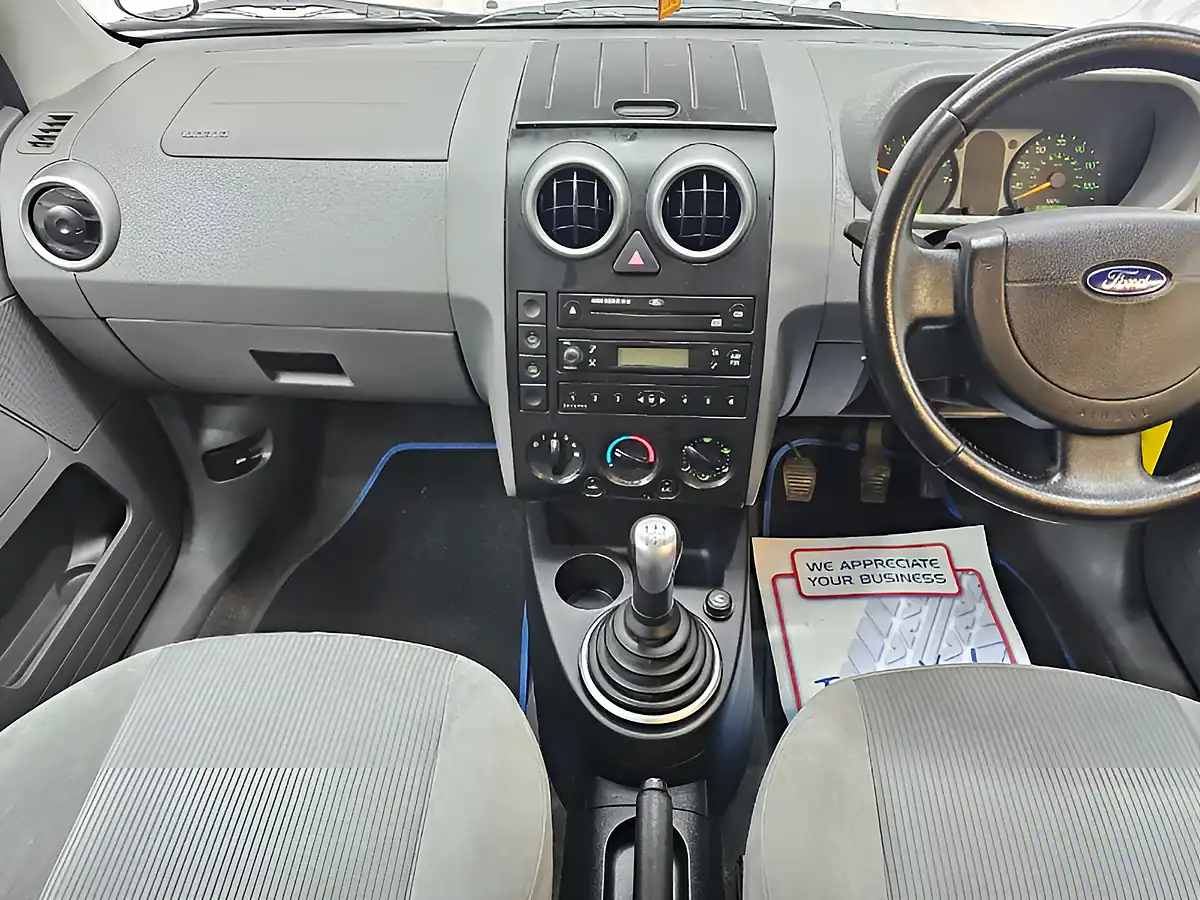 Used 2002 Ford Fusion 3 Green - Interior and Exterior details 10