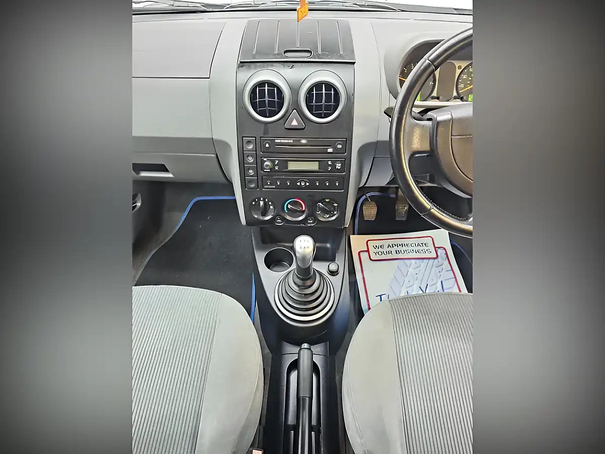 Used 2002 Ford Fusion 3 Green - Interior and Exterior details 11