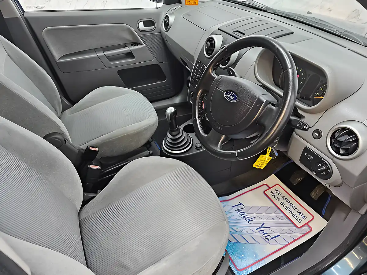 Used 2002 Ford Fusion 3 Green - Interior and Exterior details 13