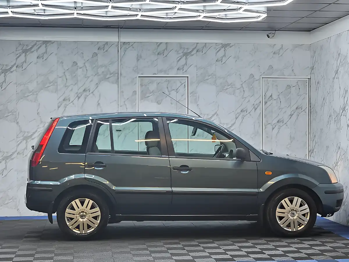 Used 2002 Ford Fusion 3 Green - Interior and Exterior details 8