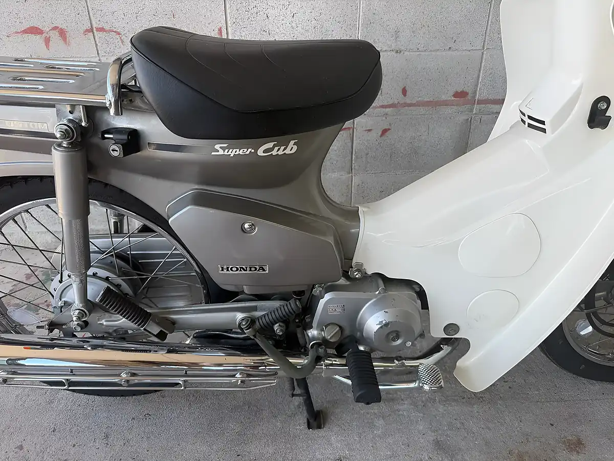 Used 2002 Honda C90 Custom Silver - Interior and Exterior details 11