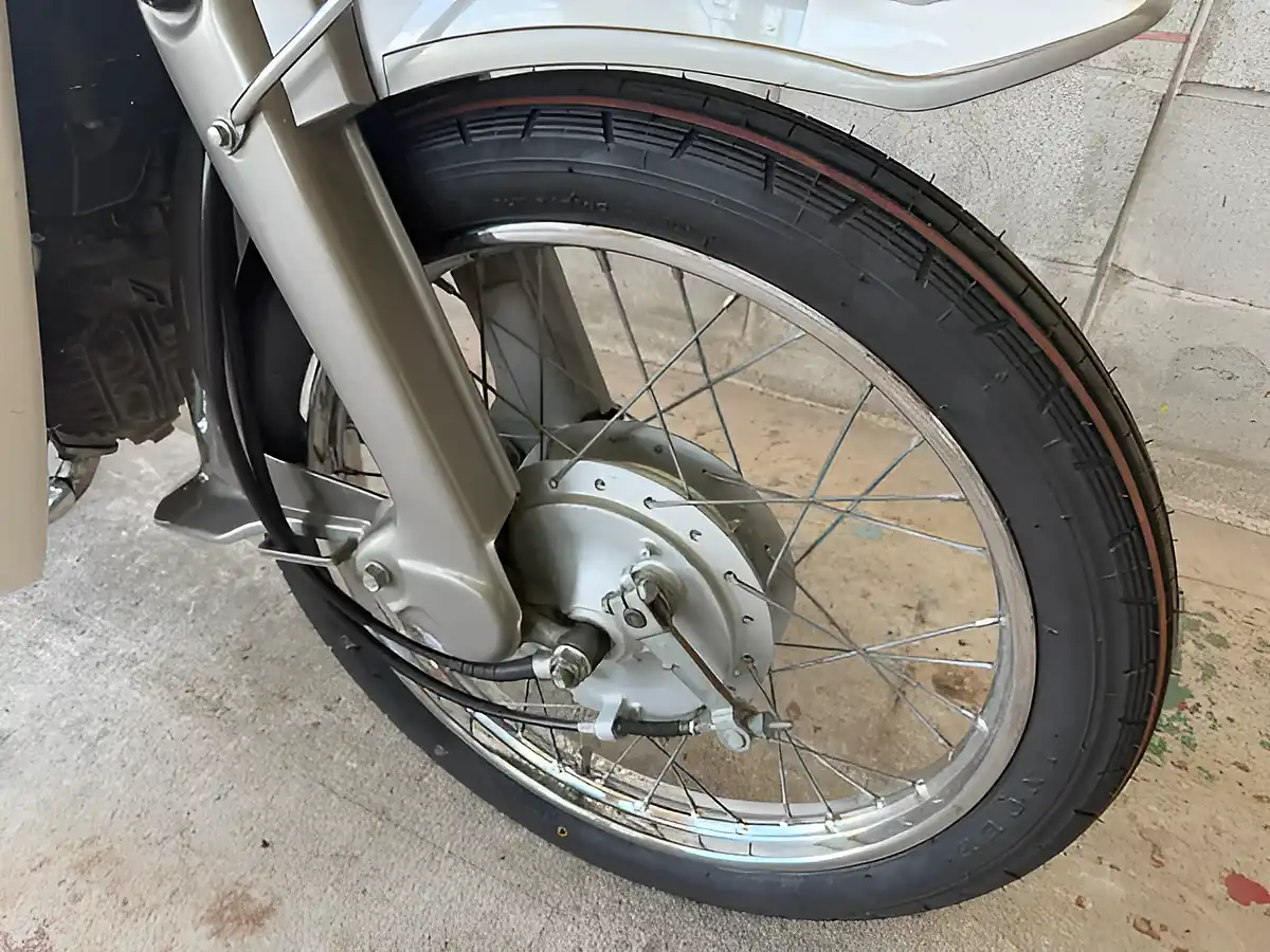 Used 2002 Honda C90 Custom Silver - Interior and Exterior details 14