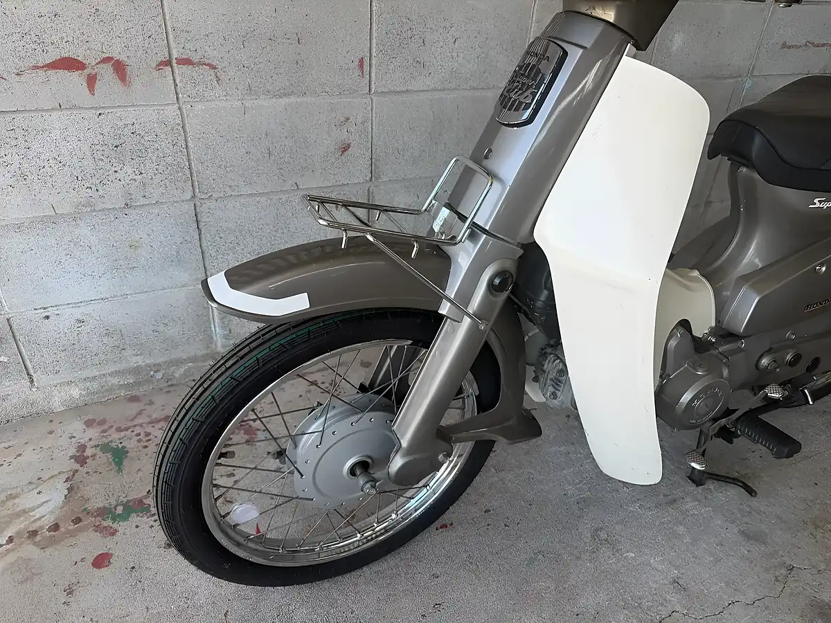 Used 2002 Honda C90 Custom Silver - Interior and Exterior details 16