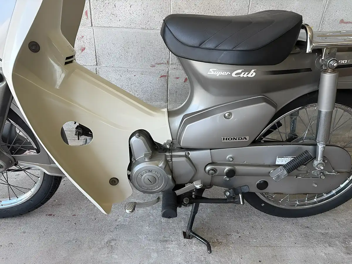 Used 2002 Honda C90 Custom Silver - Interior and Exterior details 17