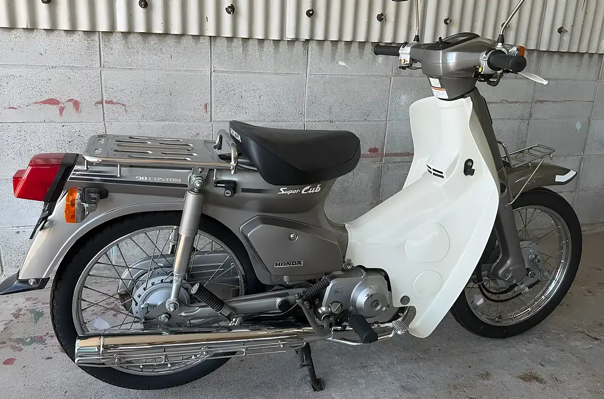 Used 2002 Honda C90 Custom Silver - Interior and Exterior details 4