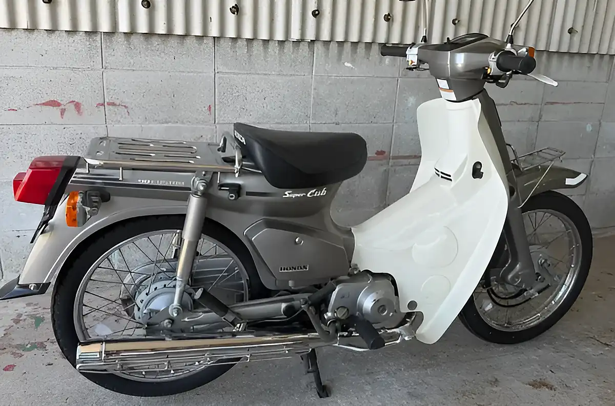 Used 2002 Honda C90 Custom Silver - Interior and Exterior details 5