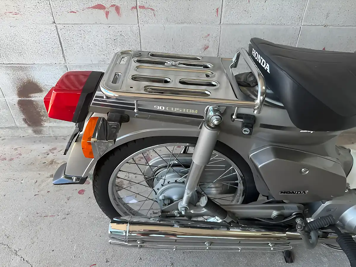Used 2002 Honda C90 Custom Silver - Interior and Exterior details 9
