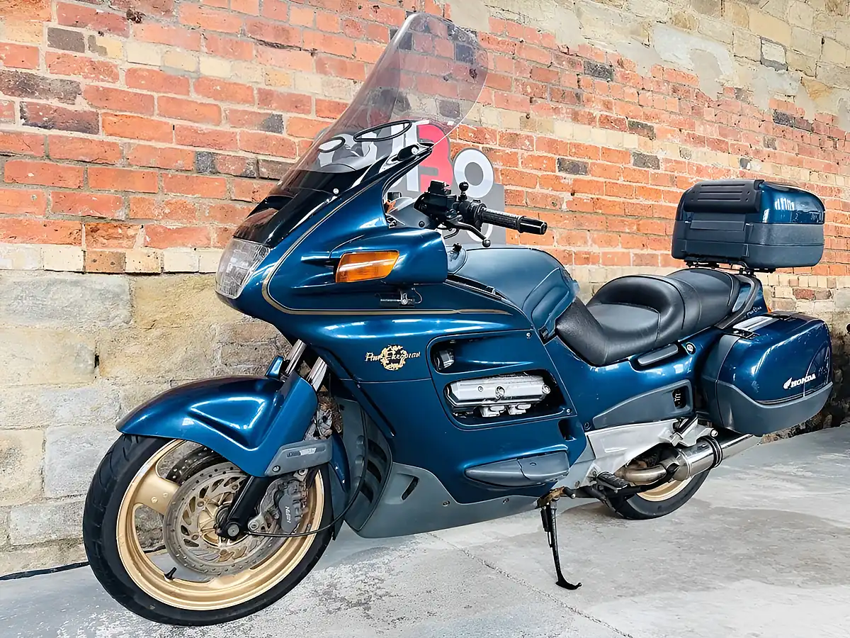 Used 2002 Honda ST1100 L Blue - Interior and Exterior details 12