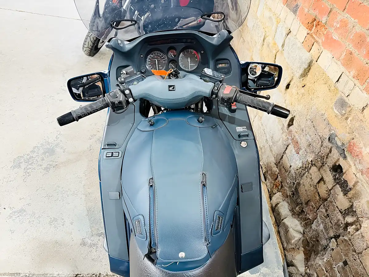 Used 2002 Honda ST1100 L Blue - Interior and Exterior details 20