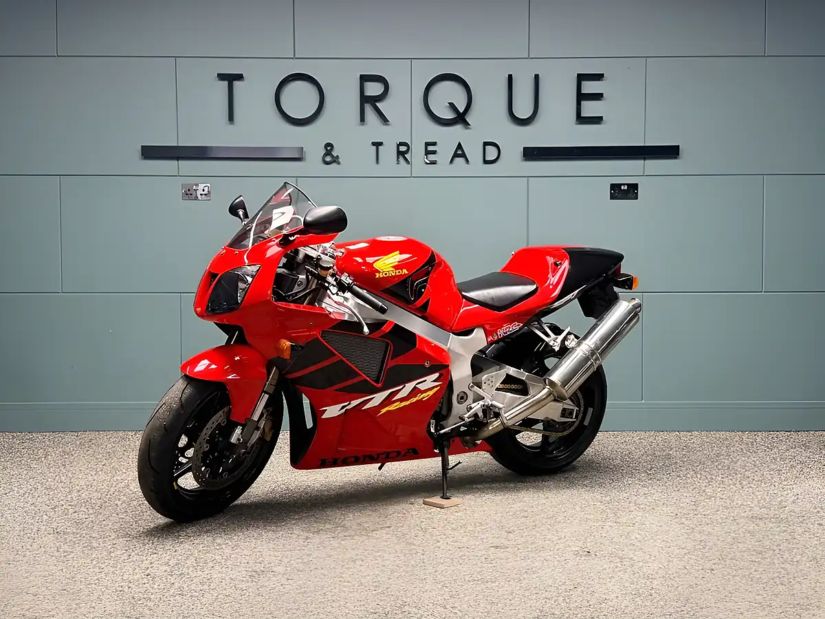 Used 2002 Honda VTR1000 SP-1 Red - Interior and Exterior details 9