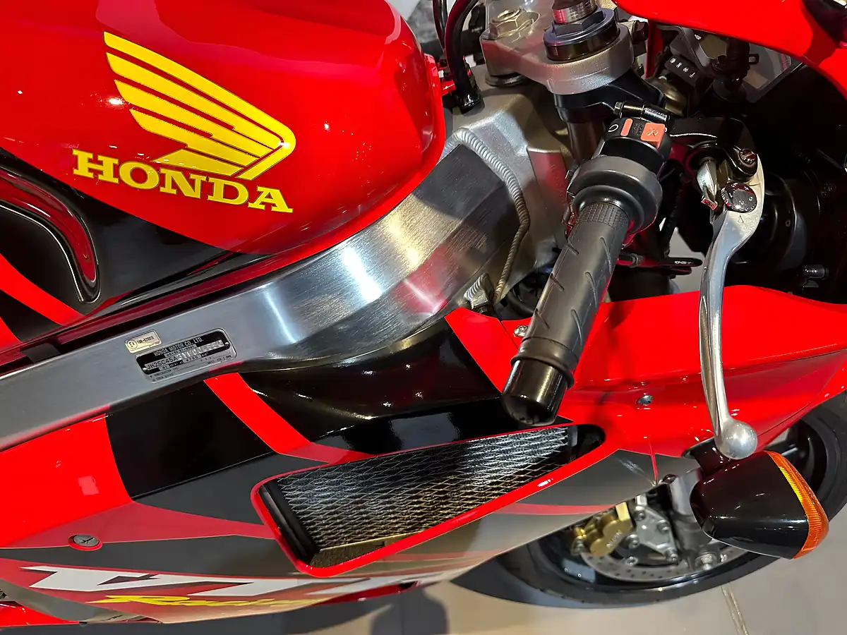 Used 2002 Honda VTR1000 SP1 - Interior and Exterior details 3