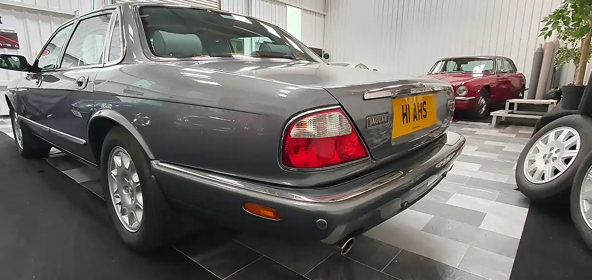 Used 2002 Jaguar Xj Se Grey - Interior and Exterior details 10