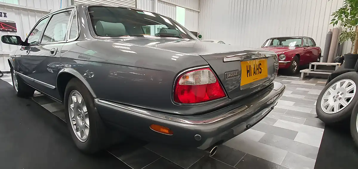 Used 2002 Jaguar Xj Se Grey - Interior and Exterior details 11