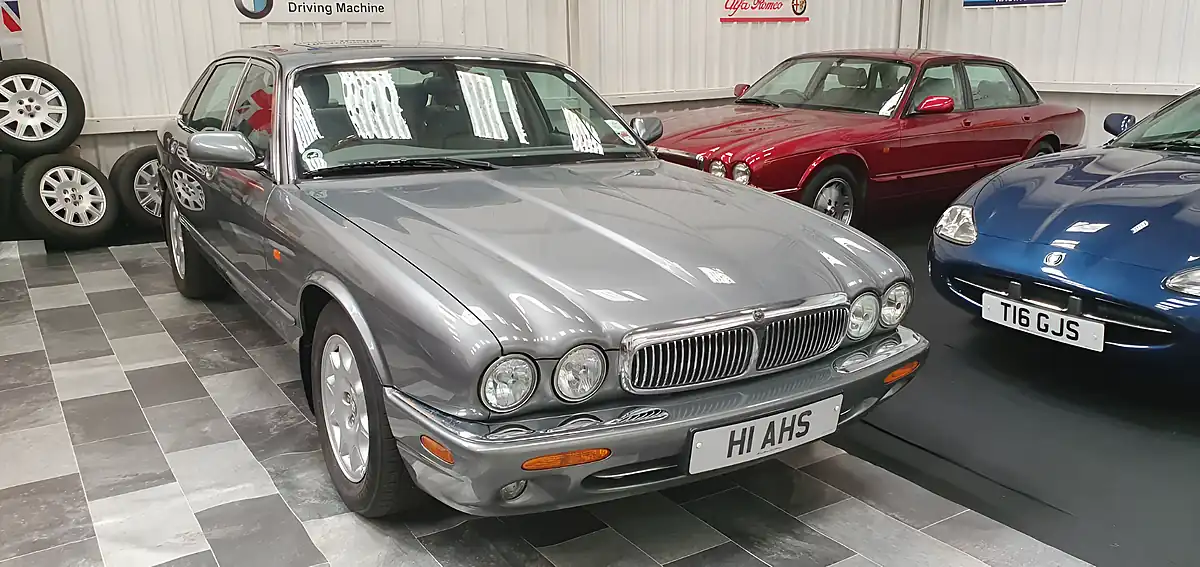Used 2002 Jaguar Xj Se Grey - Interior and Exterior details 2