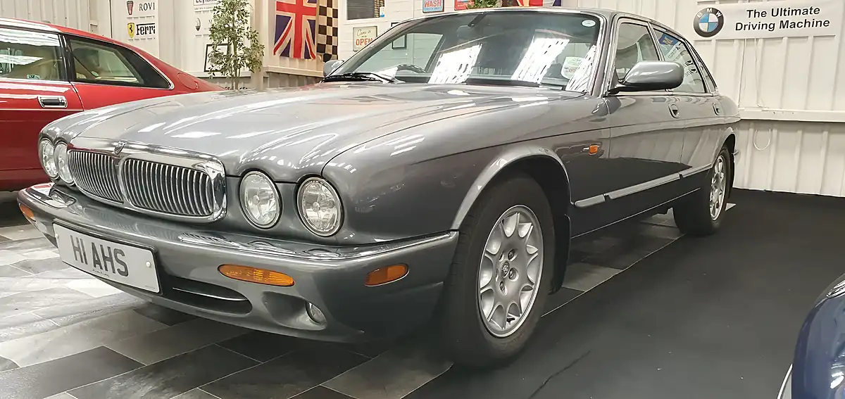 Used 2002 Jaguar Xj Se Grey - Interior and Exterior details 4