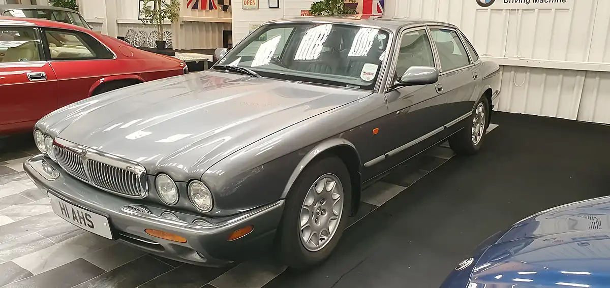 Used 2002 Jaguar Xj Se Grey - Interior and Exterior details 5