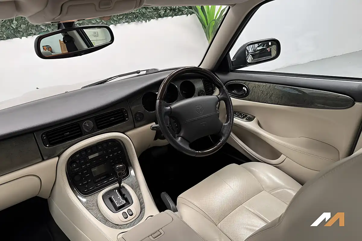 Used 2002 Jaguar Xj XJ8 Sport Beige - Interior and Exterior details 3